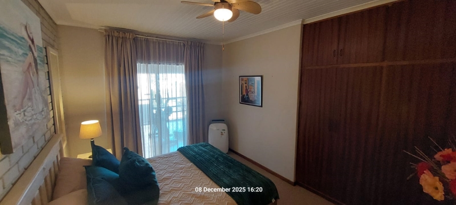 6 Bedroom Property for Sale in Wavecrest Eastern Cape